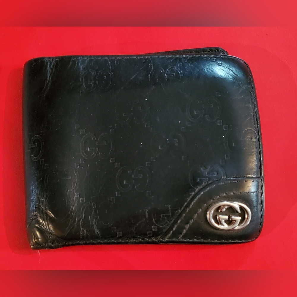 Gucci Wallet.